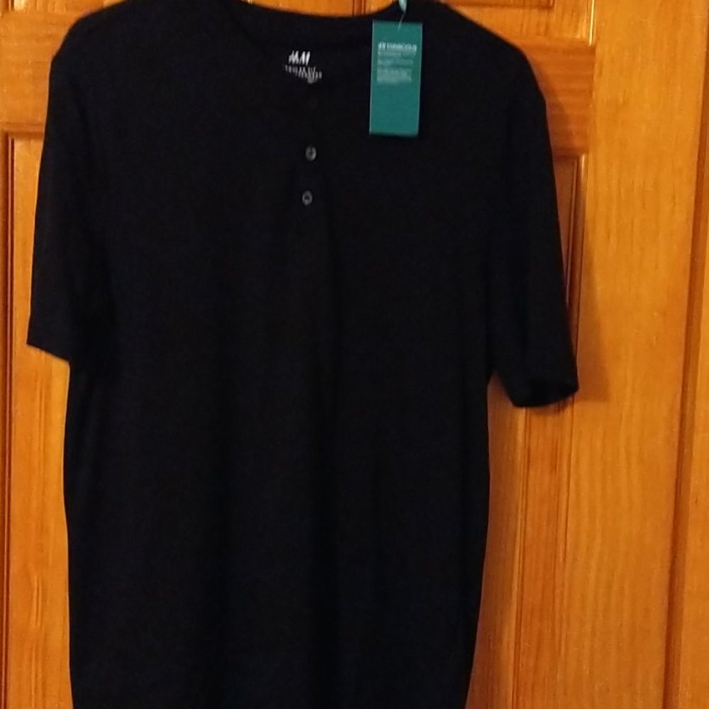 Mens casual three button tee, nwt